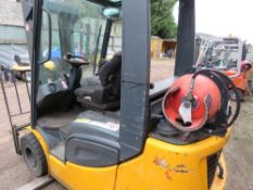 JUNGHEINRICH GAS POWERED FORKLIFT TRUCK WITH CONTAINER SPEC FREE LIFT MAST.