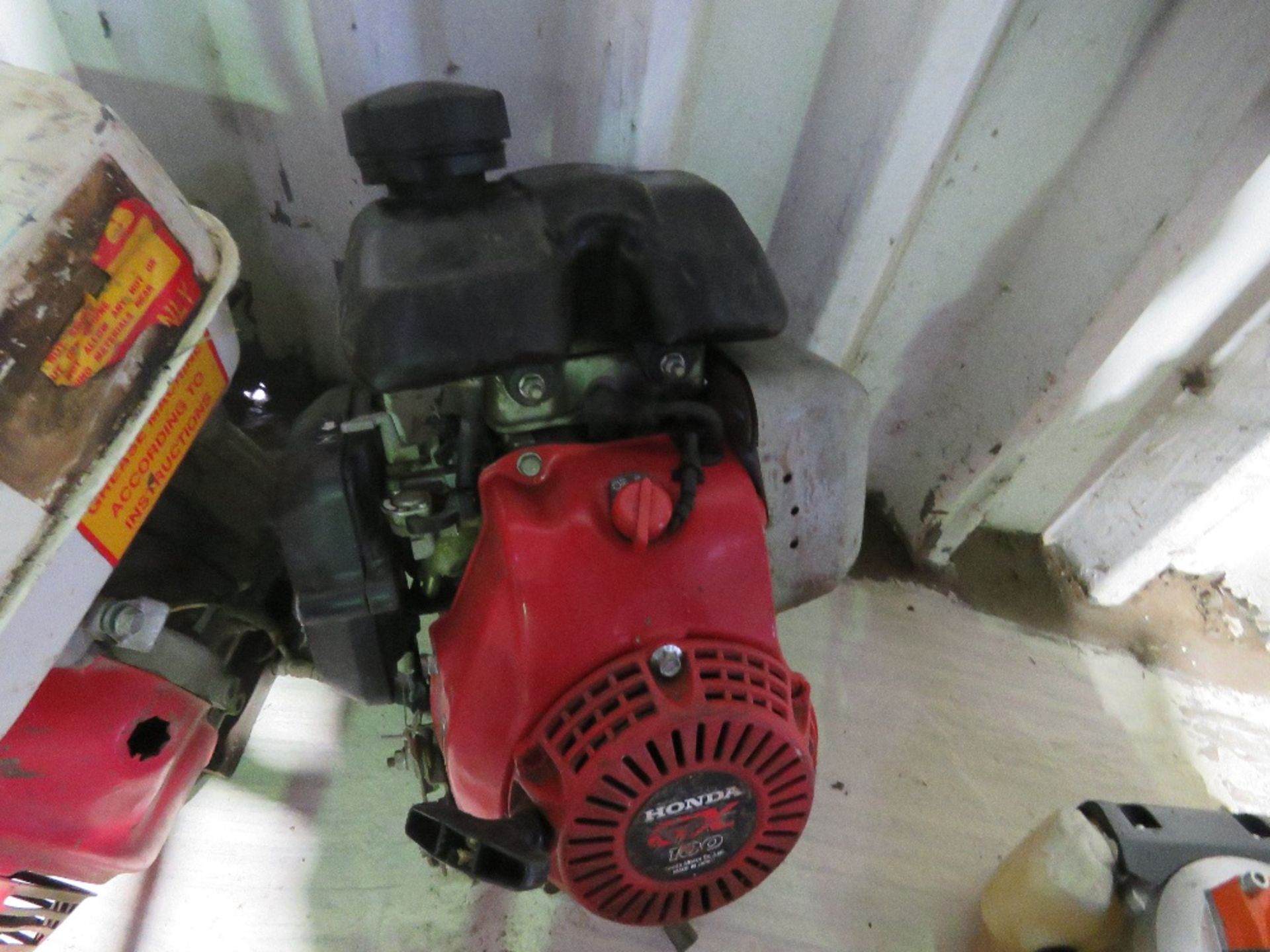 2 X HONDA PETROL ENGINES. SOURCED FROM LOCAL DEPOT CLOSURE. - Image 4 of 5