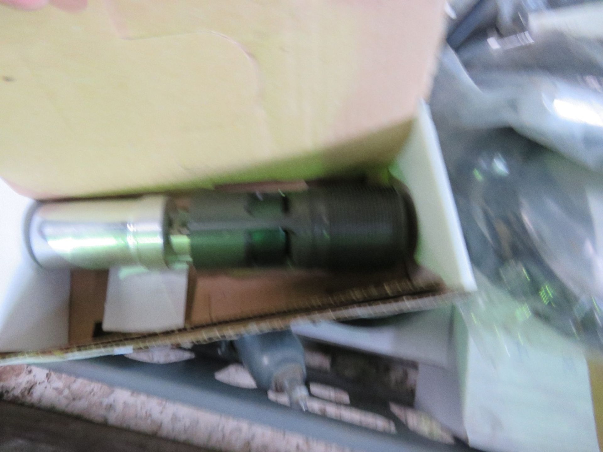 TRAY CONTAINING A LARGE AMOUNT OF DIESEL PUMPING RELATED ITEMS AND PARTS AS SHOWN. - Image 3 of 6