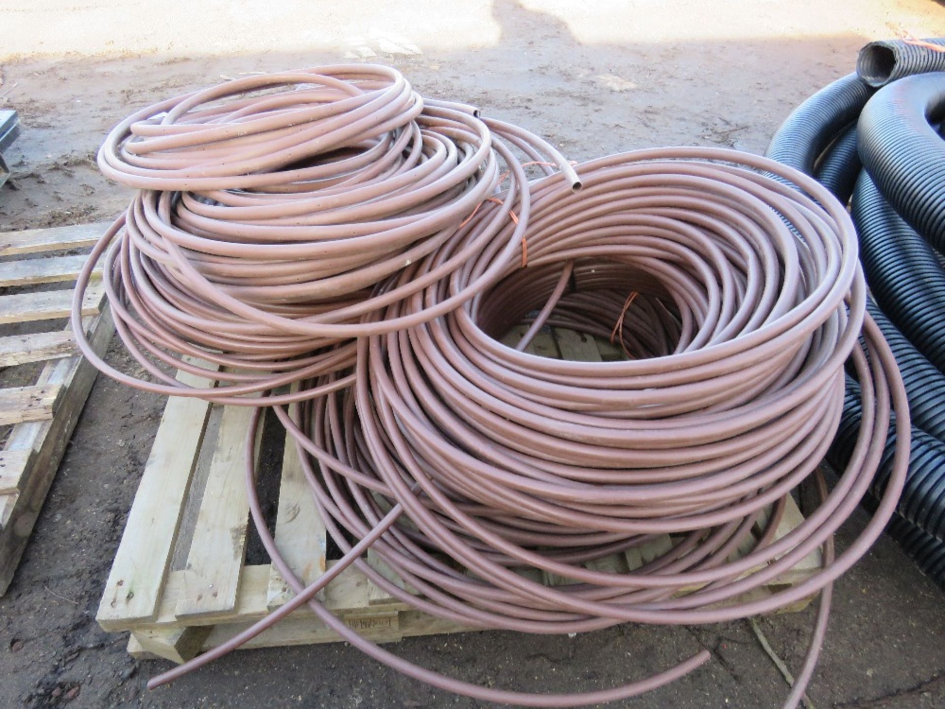 PALLET OF BROWN WEEPING IRRIGATION PIPING. THIS LOT IS SOLD UNDER THE AUCTIONEERS MARGIN SCHEME, - Image 2 of 3