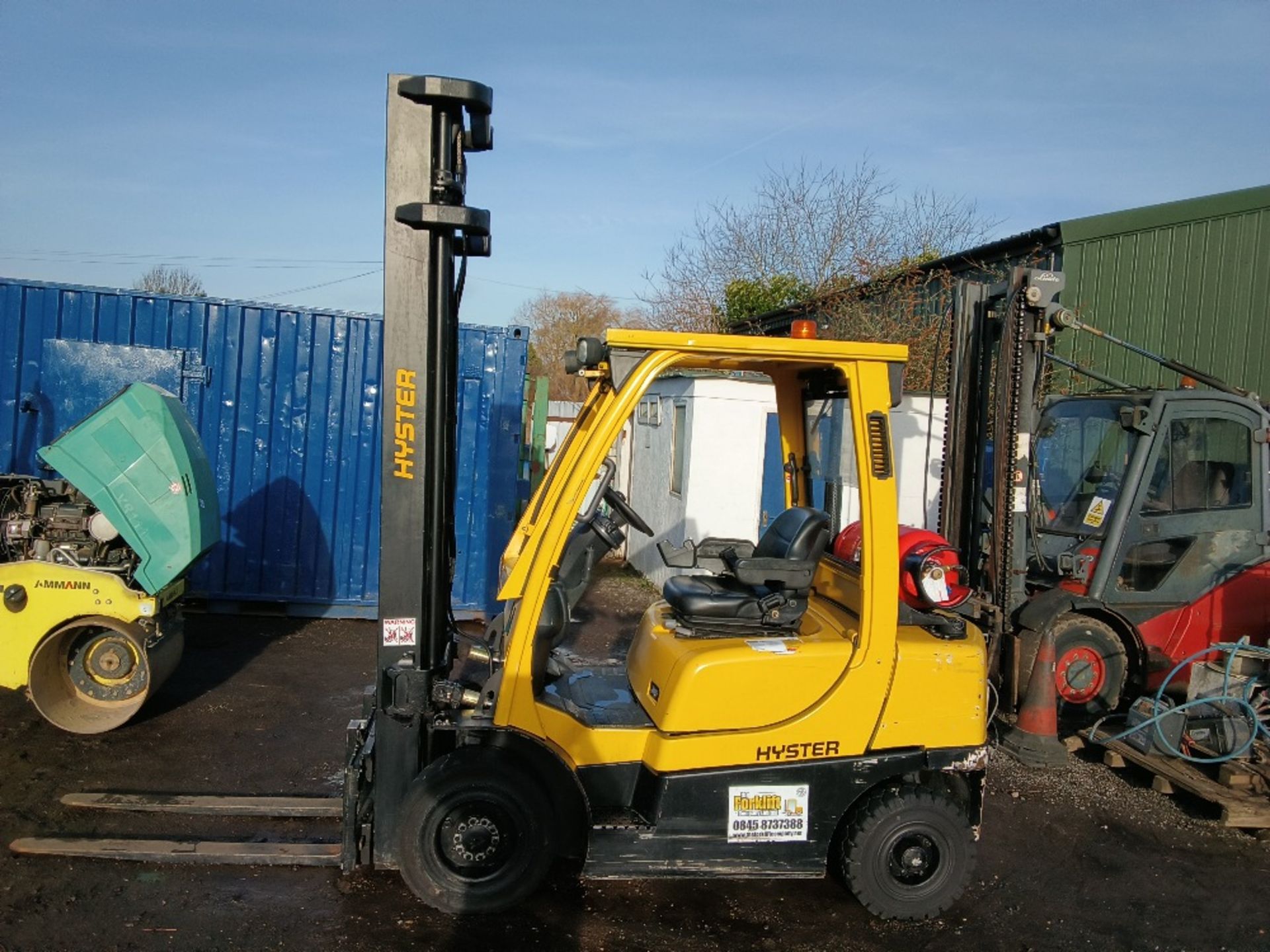 HYSTER 2.6 GAS POWERED FORKLIFT TRUCK WITH SIDE SHIFT. YEAR 2008. 2270KG RATED CAPACITY SOURCED FRO - Image 8 of 9