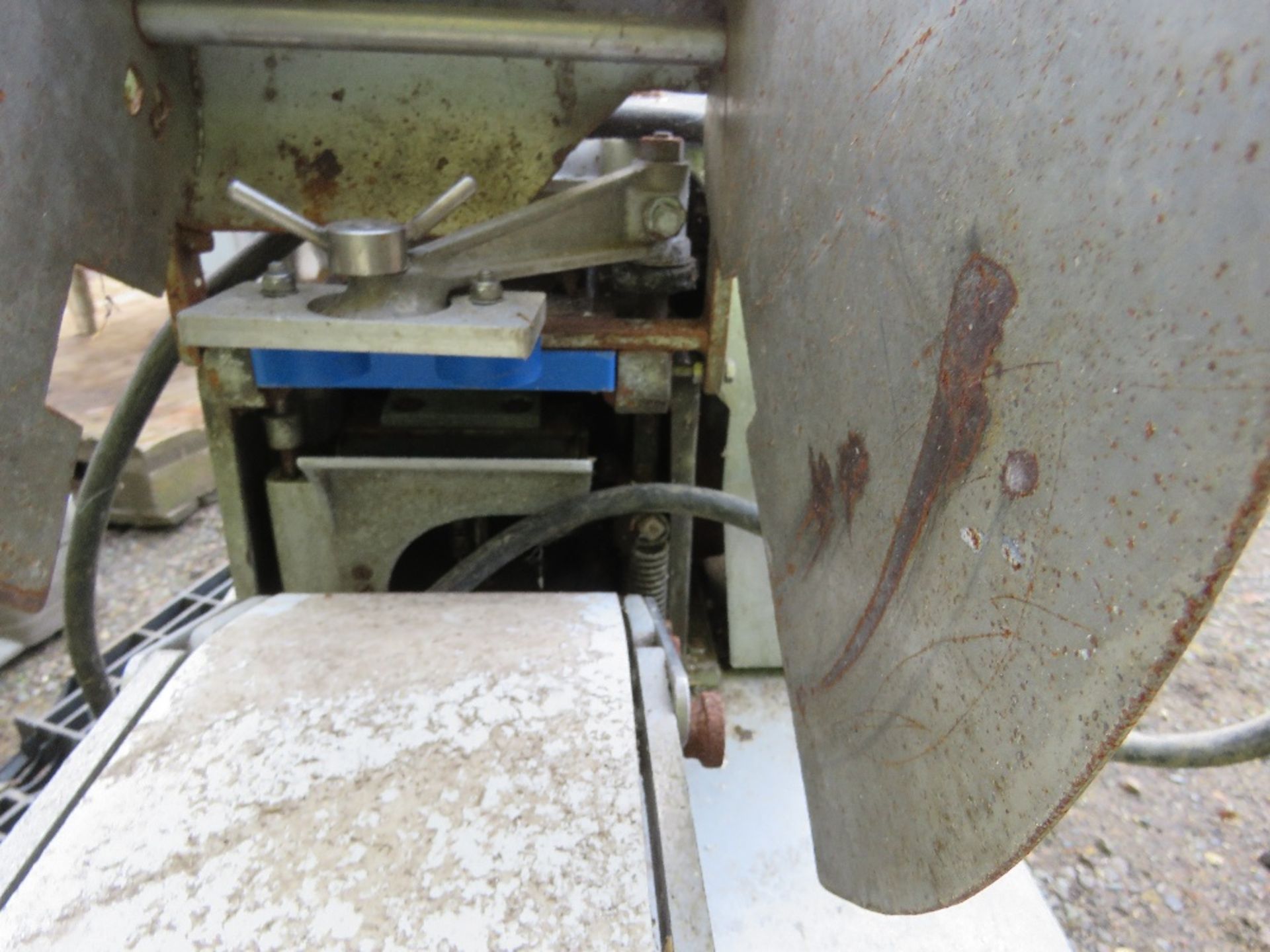 BURGER PRESSING MACHINE WITH CONVEYOR BELT. THIS LOT IS SOLD UNDER THE AUCTIONEERS MARGIN SCHEME, - Image 4 of 6