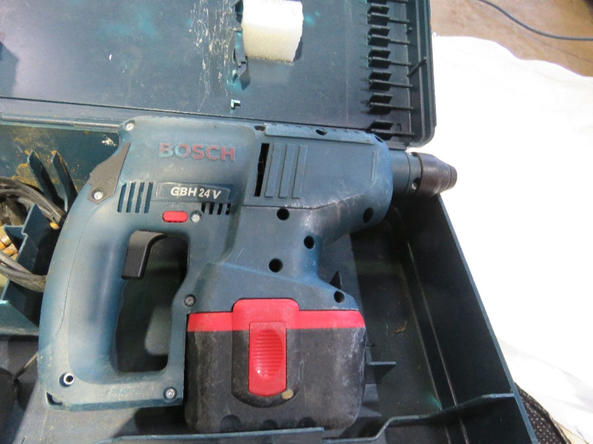 BOSCH 24V BATTERY DRILL. - Image 3 of 4