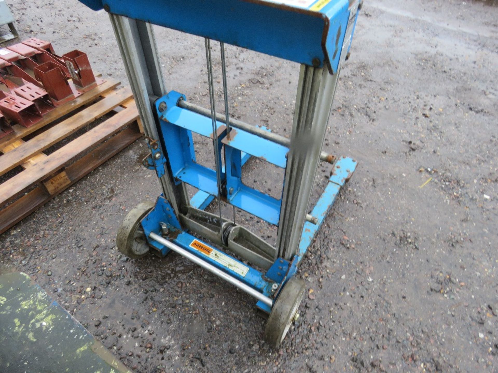 GENIE MATERIAL LIFT UNIT, NO FORKS. - Image 4 of 5