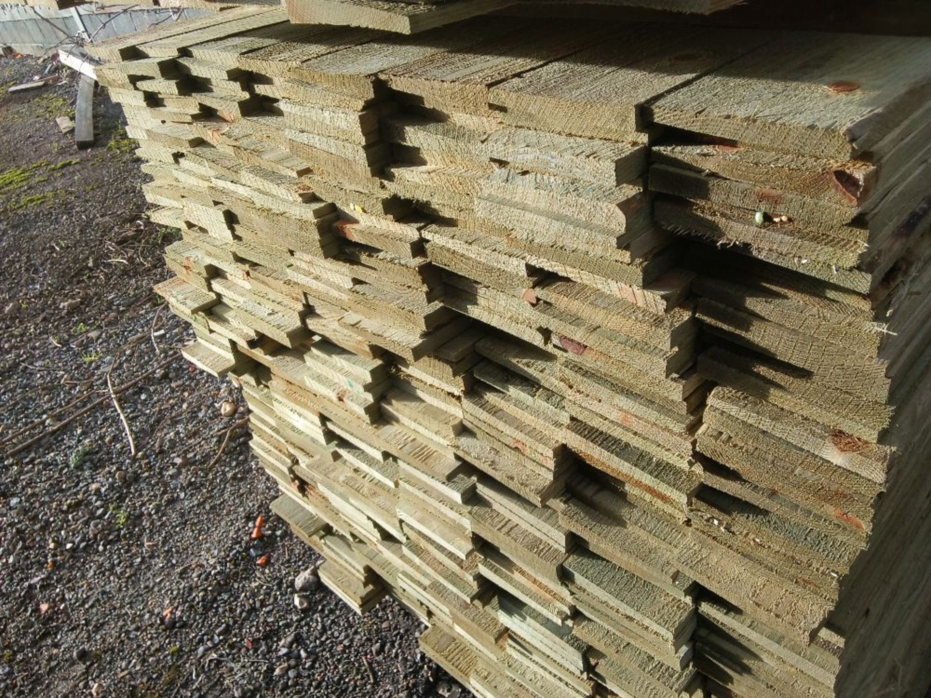 LARGE PACK OF TREATED FEATHER EDGE CLADDING TIMBER BOARDS: 1.80M LENGTH X 100MM WIDTH APPROX. - Image 2 of 3