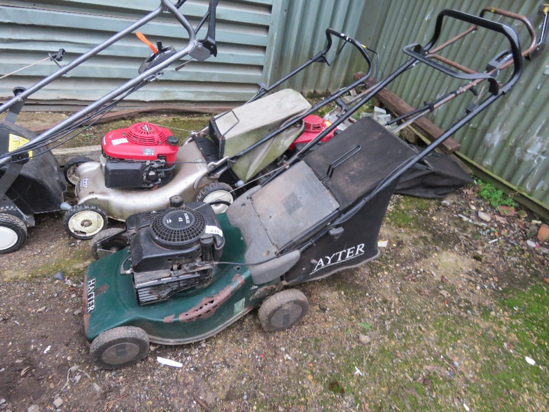 HAYTER JUBILEE 48 MOWER WITH A COLLECTOR BAG. THIS LOT IS SOLD UNDER THE AUCTIONEERS MARGIN SCHEM - Image 2 of 4