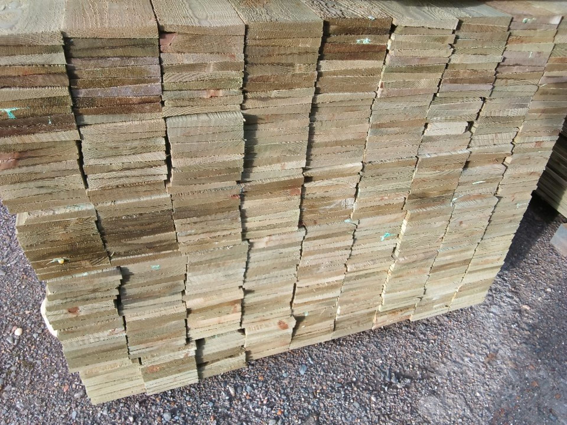 LARGE PACK OF TREATED FEATHER EDGE CLADDING TIMBER BOARDS: 1.65M LENGTH X 100MM WIDTH APPROX. - Image 2 of 3