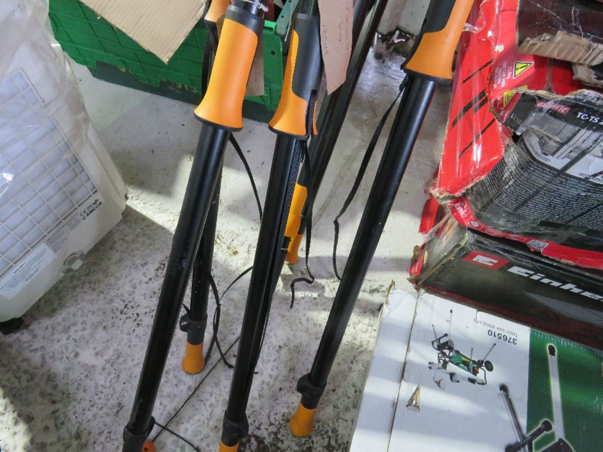 7NO FISKARS LONG TELESCOPIC POLE PRUNERS, CUSTOMER RETURNS. - Image 4 of 4