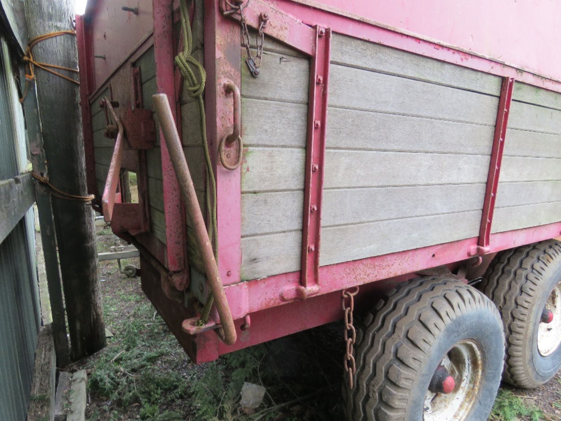 TRACTOR TOWED TWIN AXLED PETTIT GRAIN TIPPING TRAILER, 6 TONNE CAPACITY APPROX. DIRECT FROM LOCAL FA - Image 6 of 7