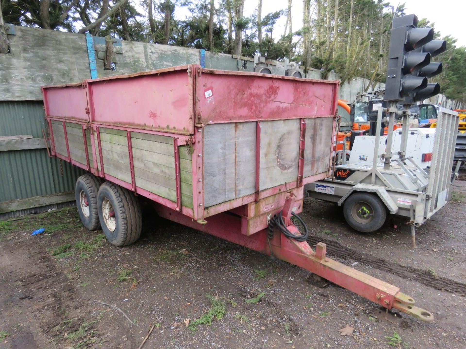 TRACTOR TOWED TWIN AXLED PETTIT GRAIN TIPPING TRAILER, 6 TONNE CAPACITY APPROX. DIRECT FROM LOCAL FA