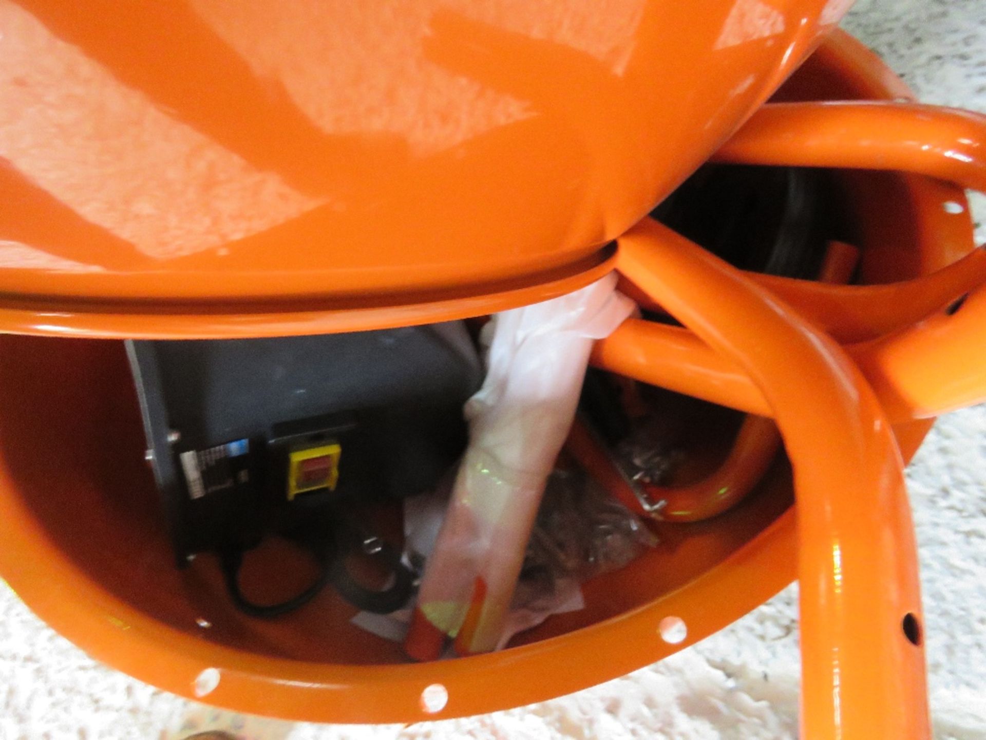 DRAPER 240VOLT CEMENT MIXER, UNUSED, DAMAGED PACKAGING. - Image 4 of 4