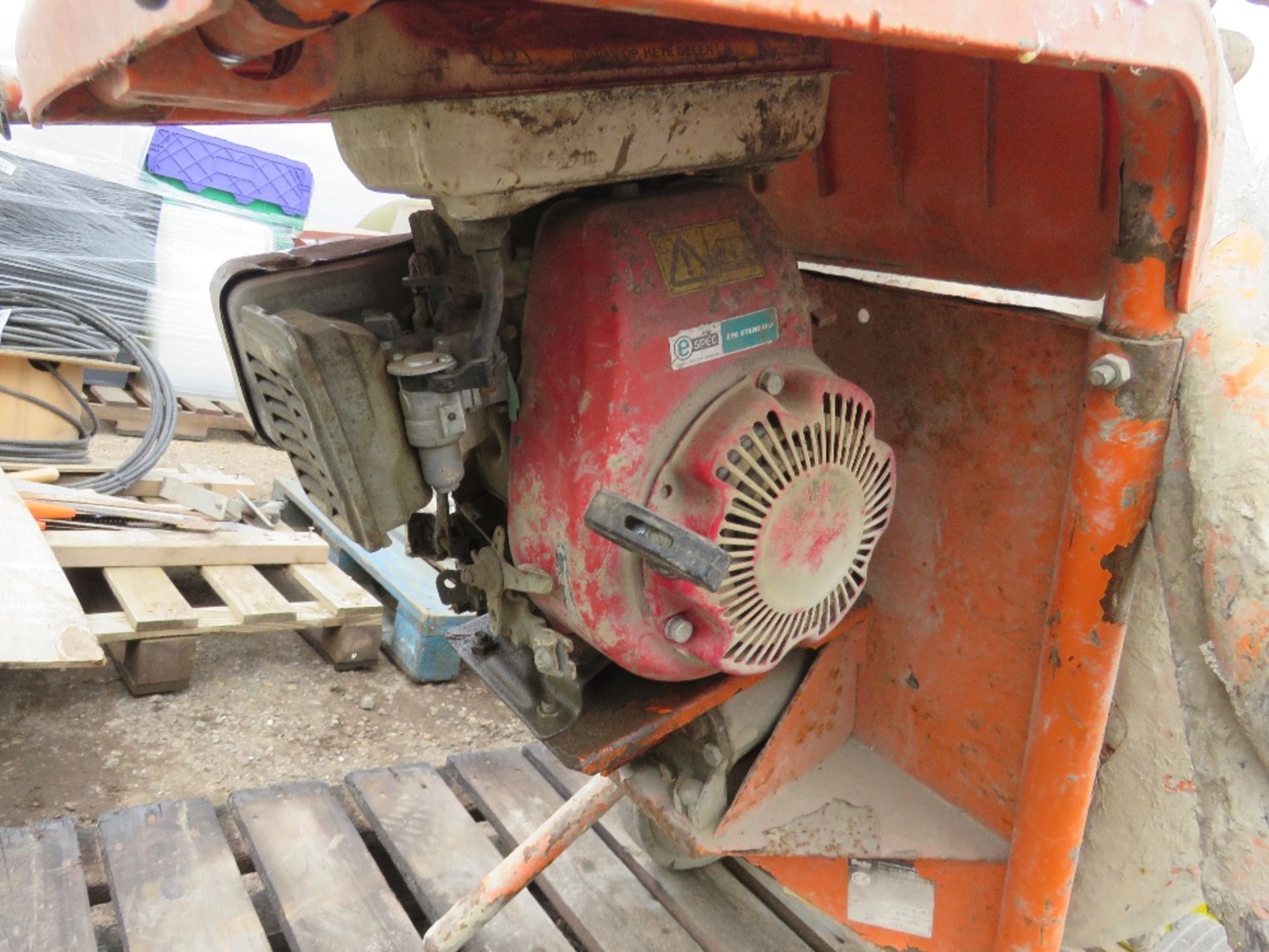 BELLE PETROL ENGINED CEMENT MIXER. SOURCED FROM COMPANY LIQUIDATION. - Image 3 of 3