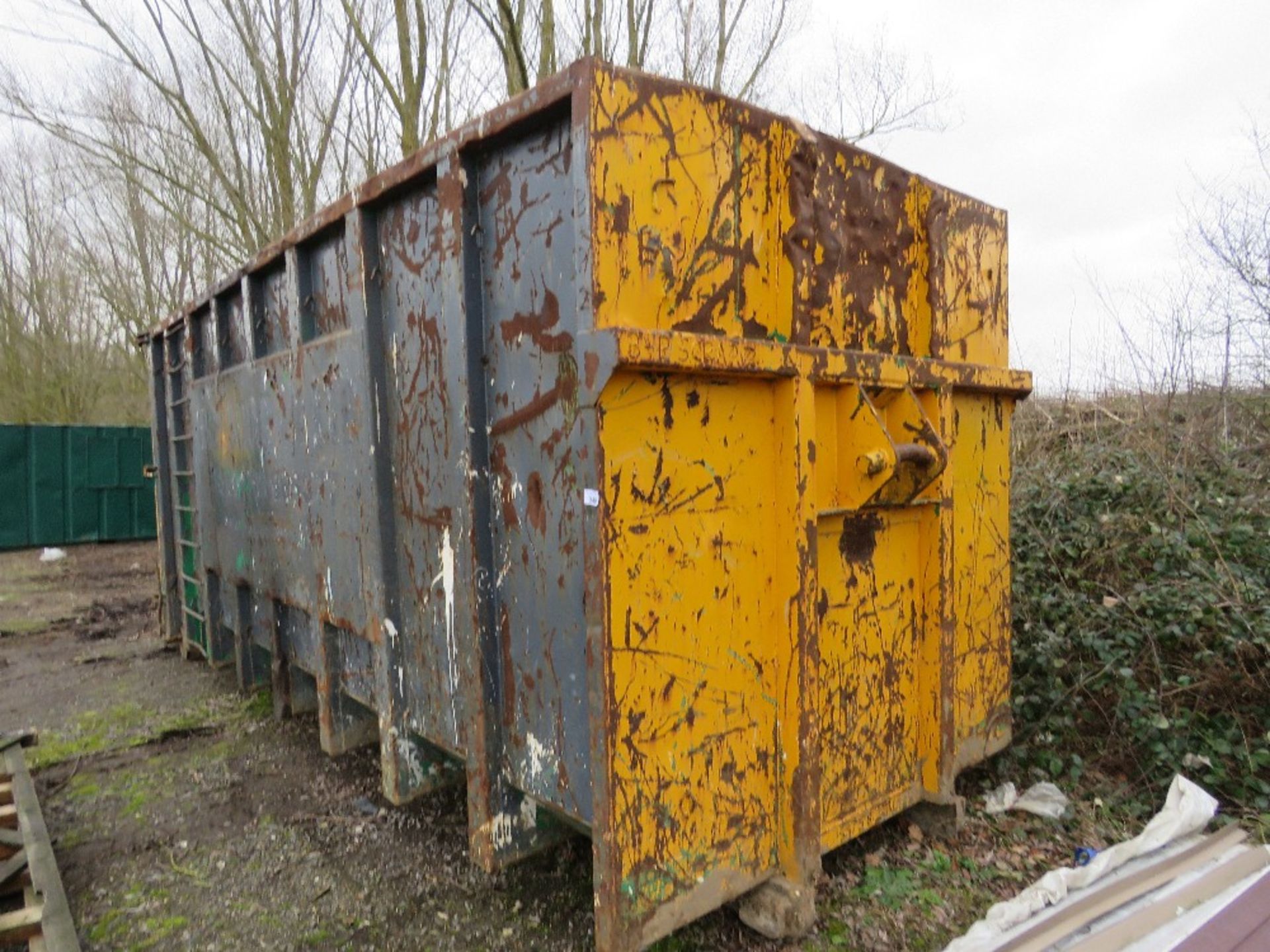 HOOK LOADER 40 YARD ROLLONOFF TYPE WASTE CONTAINER BIN, SOURCED FROM DEPOT CLOSURE.