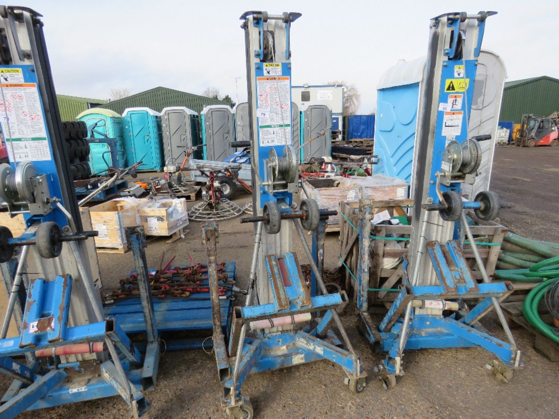 GENIE SLA10 MANUAL OPERTED HOIST / LIFT UNIT WITH FORKS. DIRECT FROM LOCAL COMPANY.