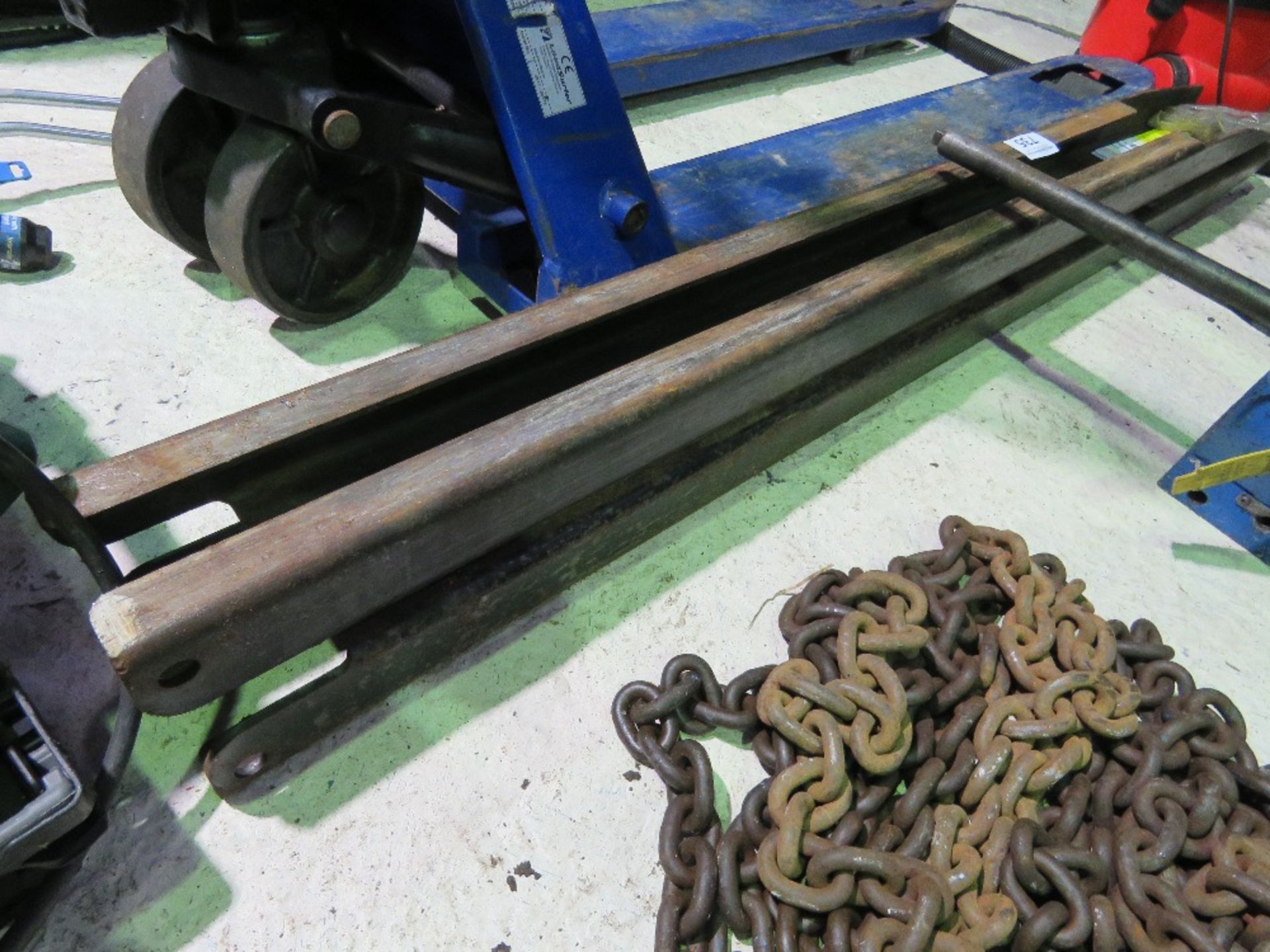 PAIR OF FORKLIFT TINE EXTENSIONS 5FT LENGTH APPROX. SOURCED FROM COMPANY LIQUIDATION. THIS LOT I