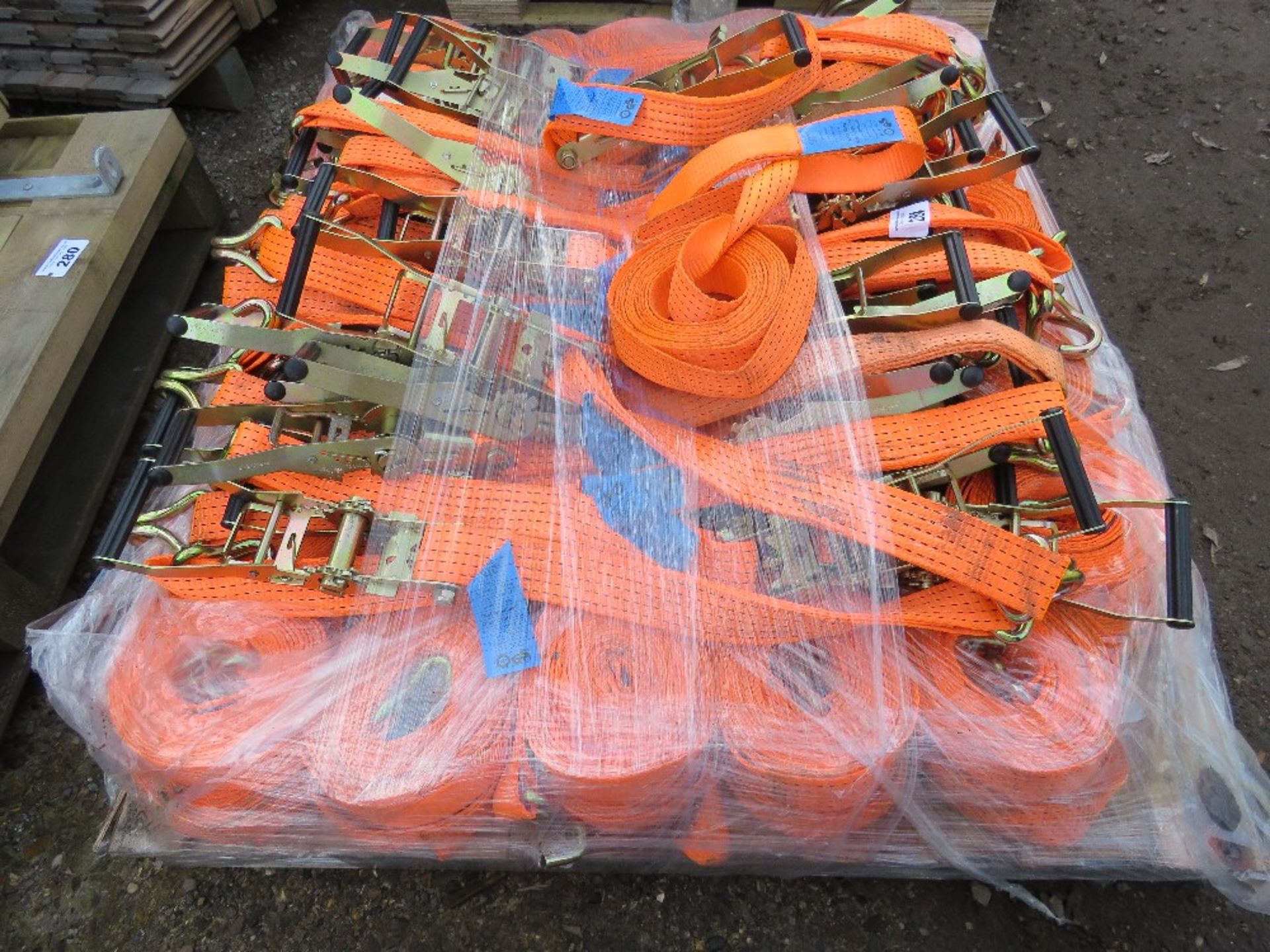 50NO LITTLE USED HEAVY DUTY 6.5METRE LENGTH 5 TONNE RATED RATCHET STRAPS (EX DOCK, SINGLE USE.) - Image 3 of 5