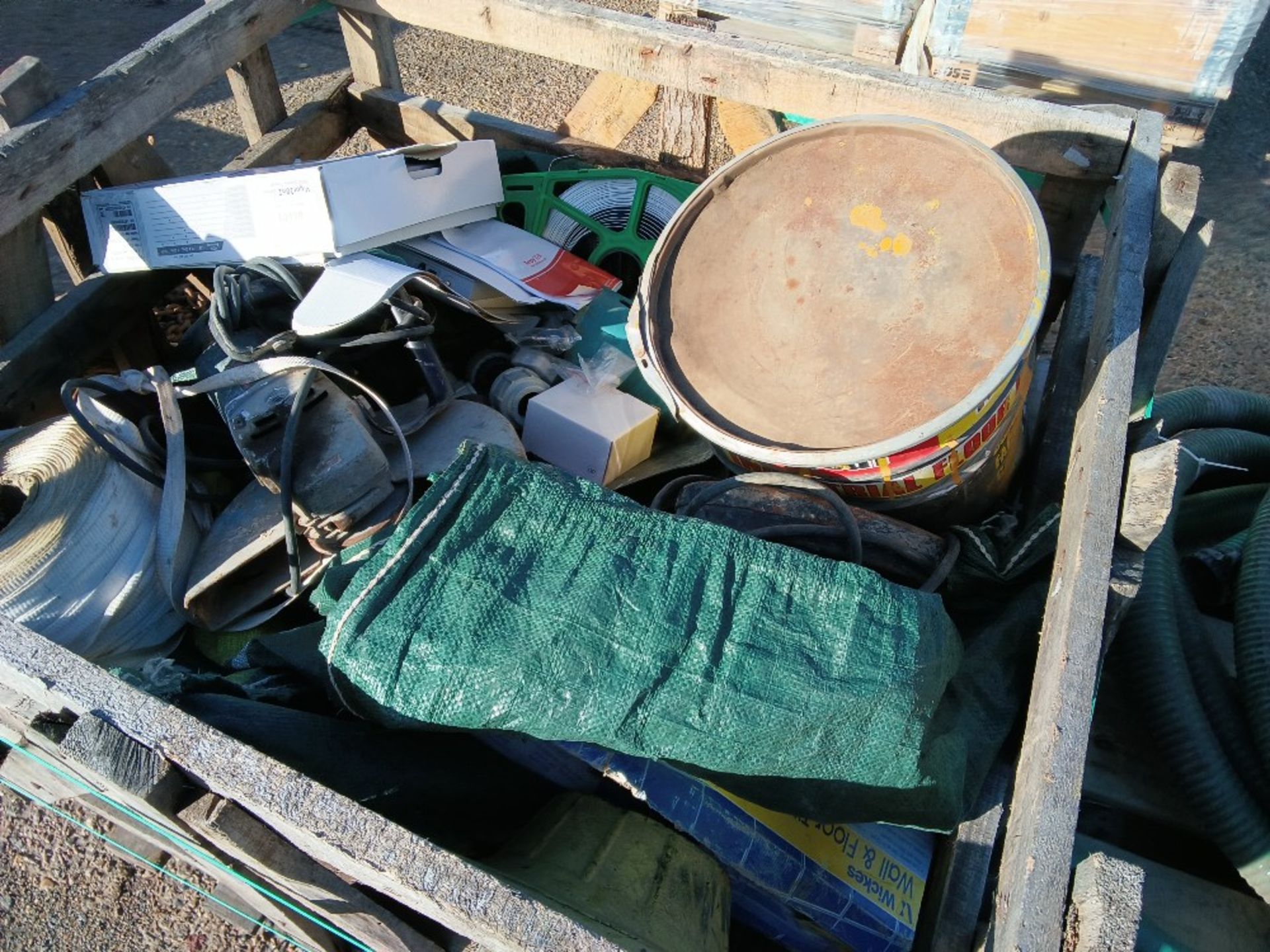 STILLAGE OF MIXED SUNDRIES INCLUDING FLOOR PAINT. - Image 2 of 2