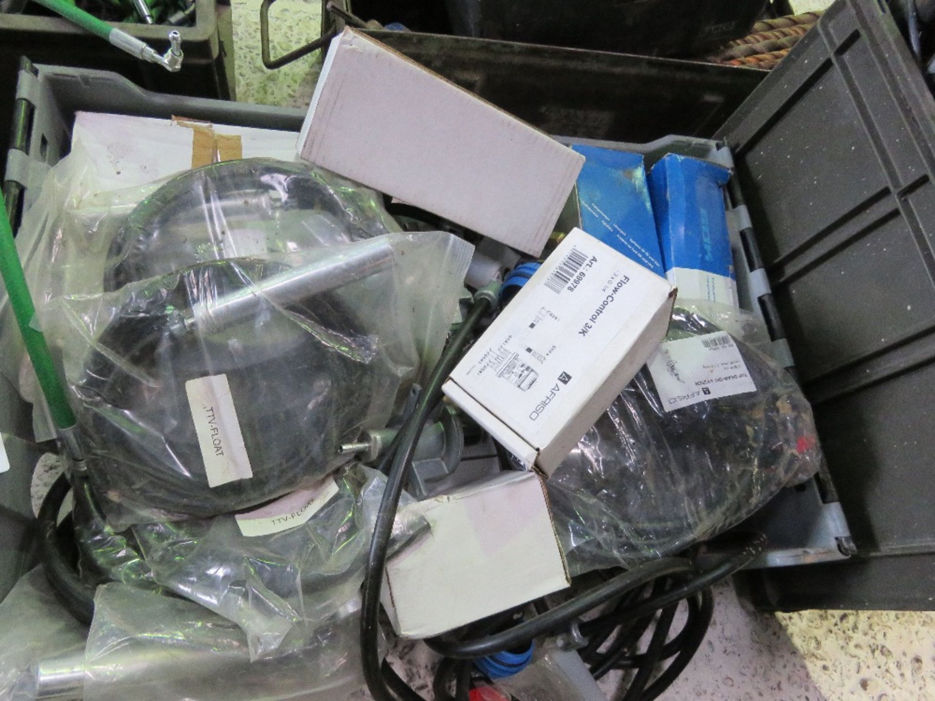 TRAY CONTAINING A LARGE AMOUNT OF DIESEL PUMPING RELATED ITEMS AND PARTS AS SHOWN. - Image 2 of 6