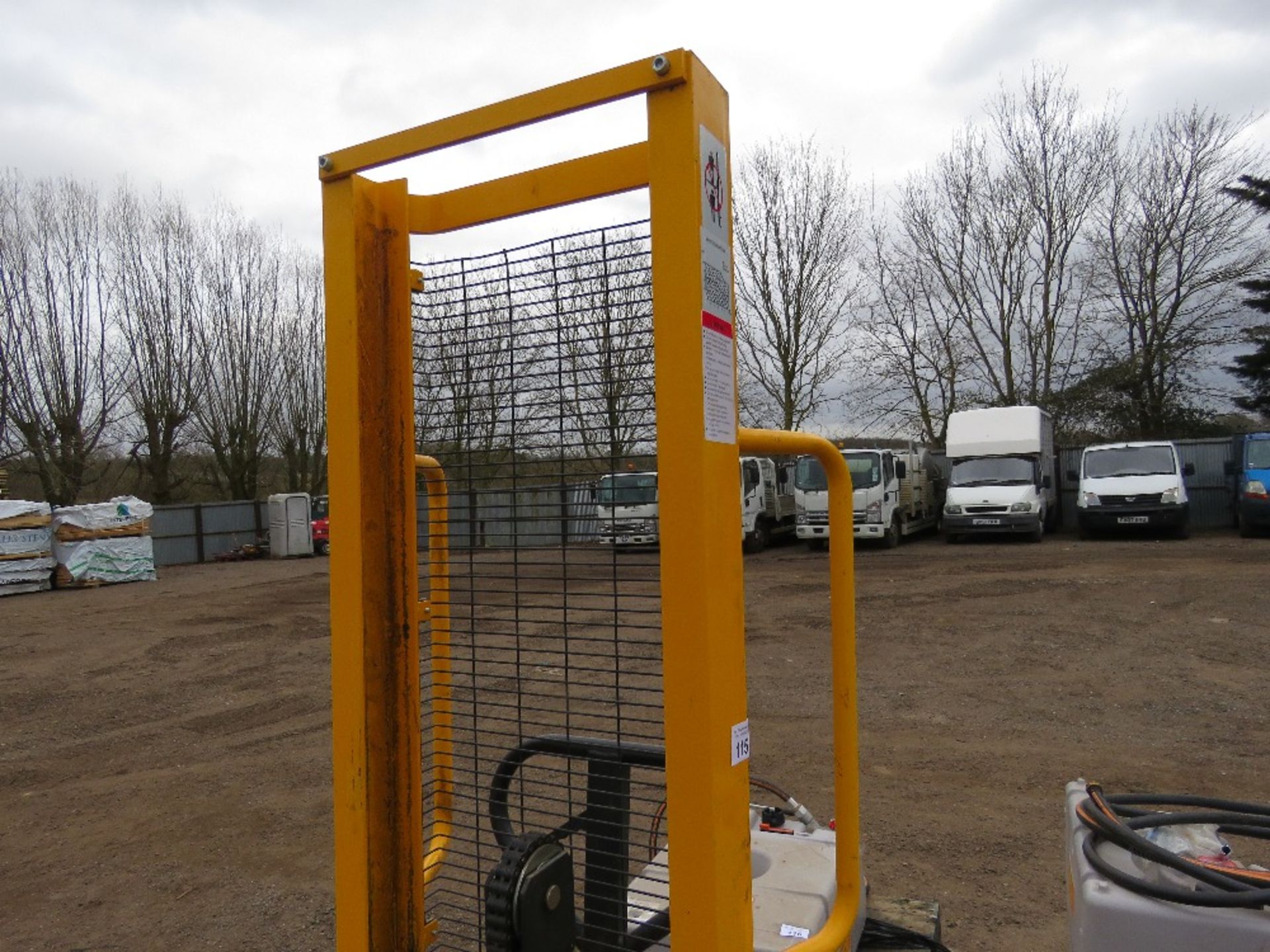 HAND STACKER MANUAL OPERTAED FORKLIFT TRUCK, 1 TONNE MAXIMUM CAPACITY. SOURCED FROM COMPANY LIQUIDA - Image 6 of 6