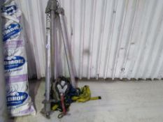 MAN RIDING TRIPOD PLUS ASSORTED HARNESS AND A WINCH, UNTESTED. THIS LOT IS SOLD UNDER THE AUCTION