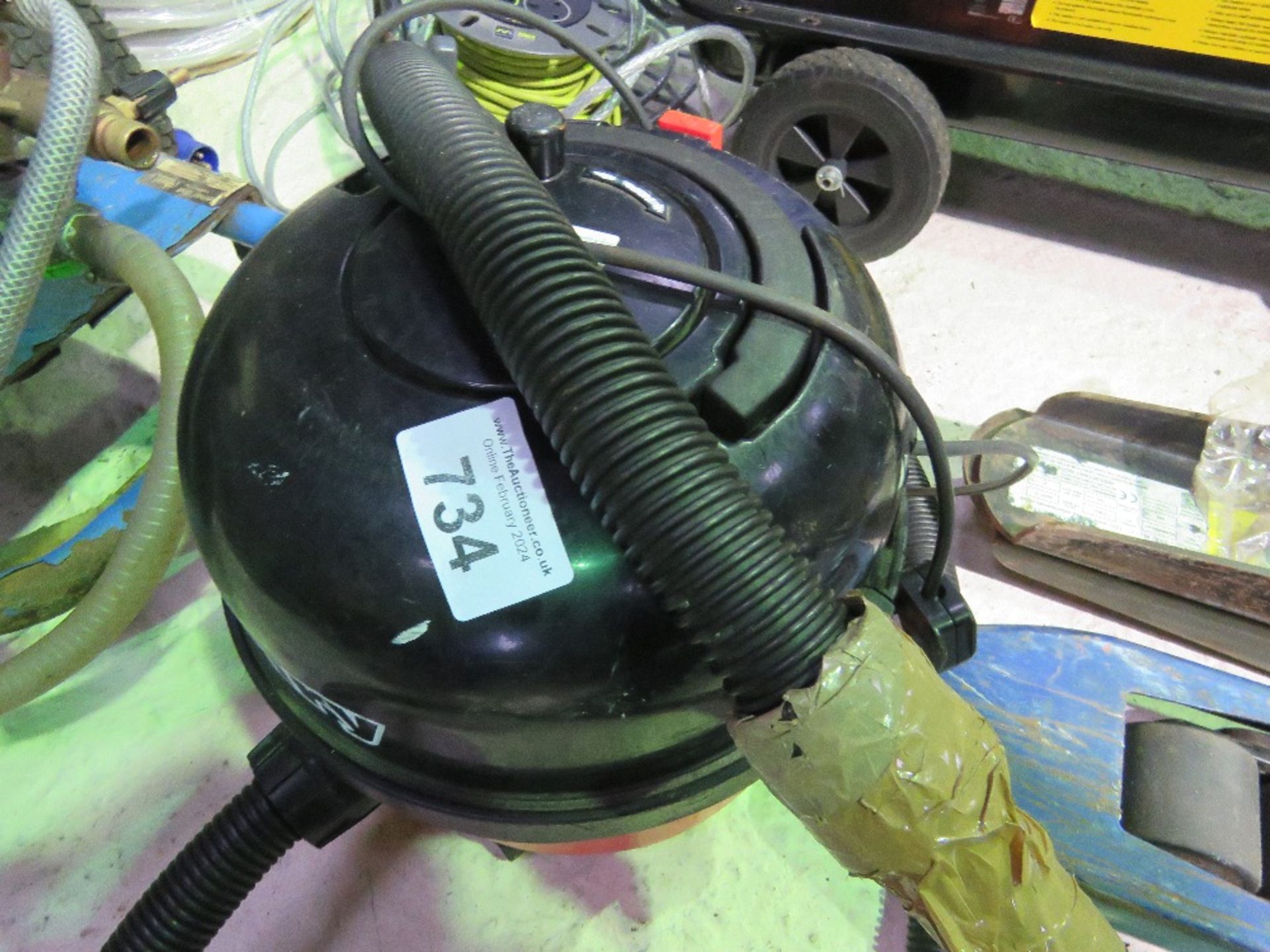 HENRY VACUUM, 240VOLT POWERED. SOURCED FROM COMPANY LIQUIDATION. THIS LOT IS SOLD UNDER THE AUCT - Image 2 of 2