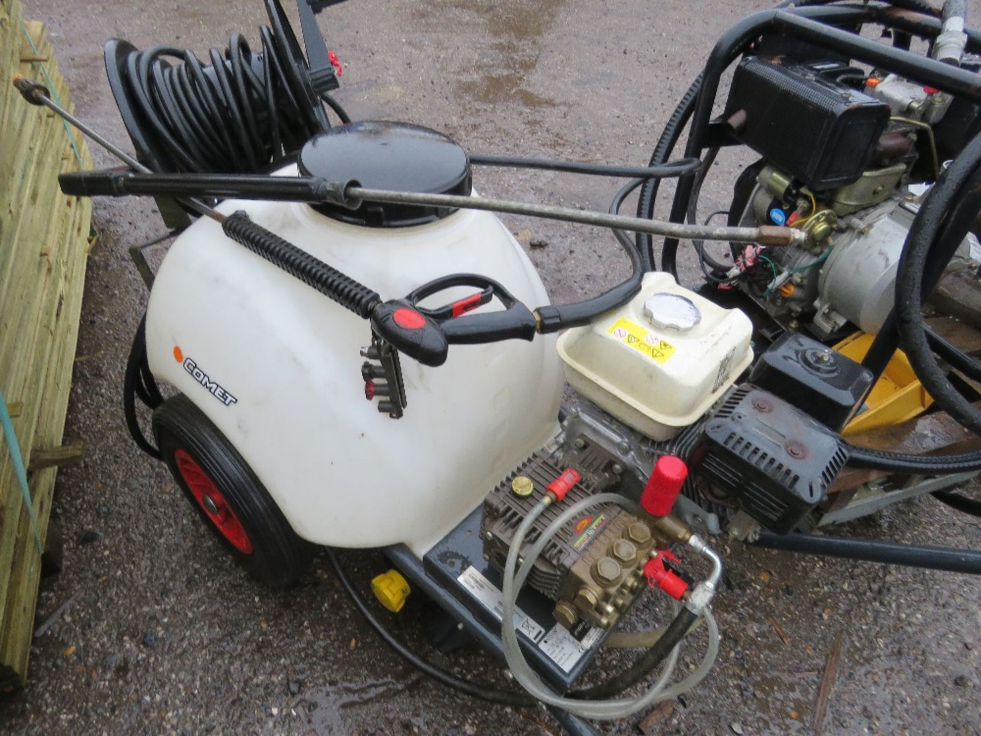 COMET PETROL ENGINED POWER WASHER WITH TANK ON A BARROW FRAME. SOURCED FROM COMPANY LIQUIDATION. - Image 4 of 5