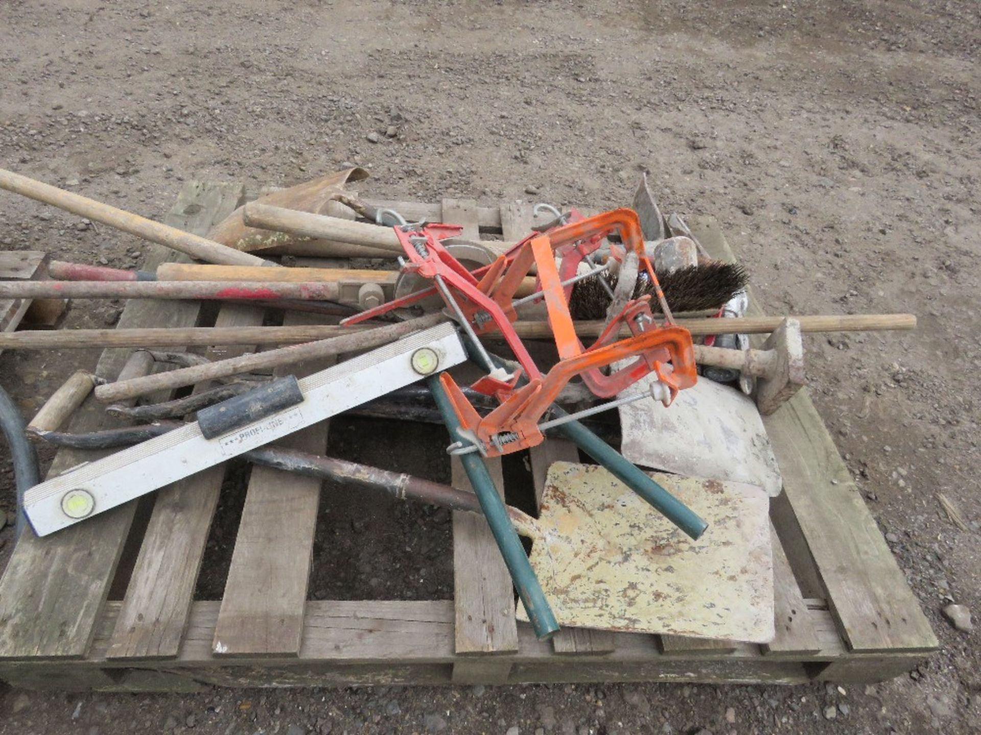 PALLET CONTAINING VARIOUS HAND TOOLS, AS SHOWN. SOURCED FROM COMPANY LIQUIDATION. - Image 3 of 4