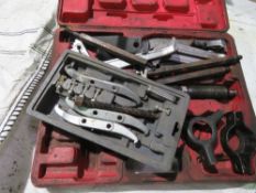 BOX OF BEARING PULLER ITEMS/SETS. SOURCED FROM COMPANY LIQUIDATION.