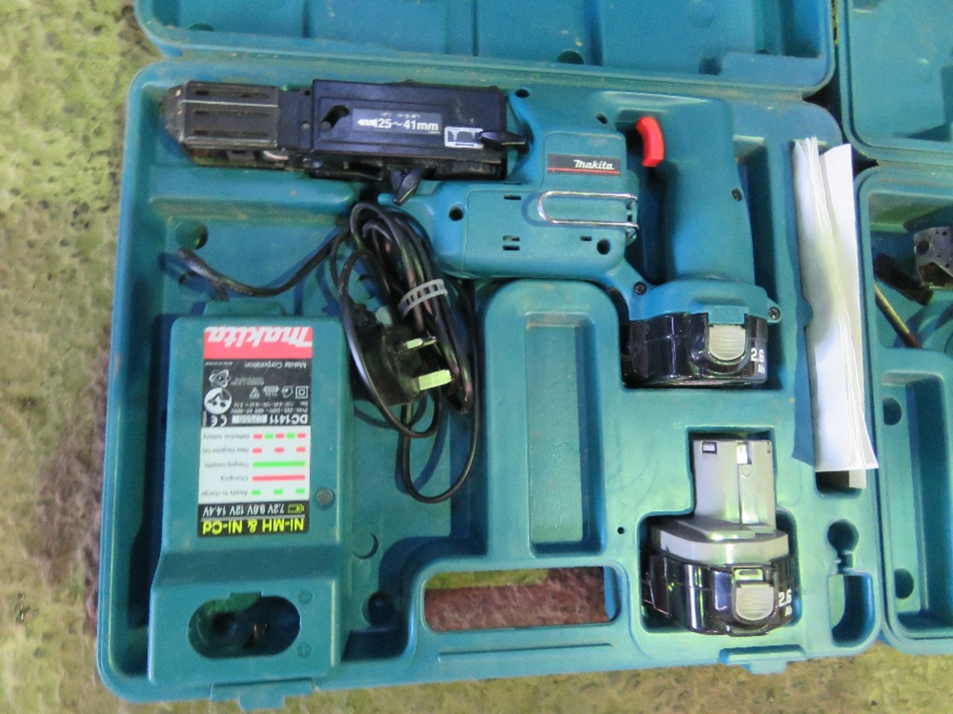 2 X MAKITA BATTERY POWERED SCREW GUNS. - Image 4 of 5