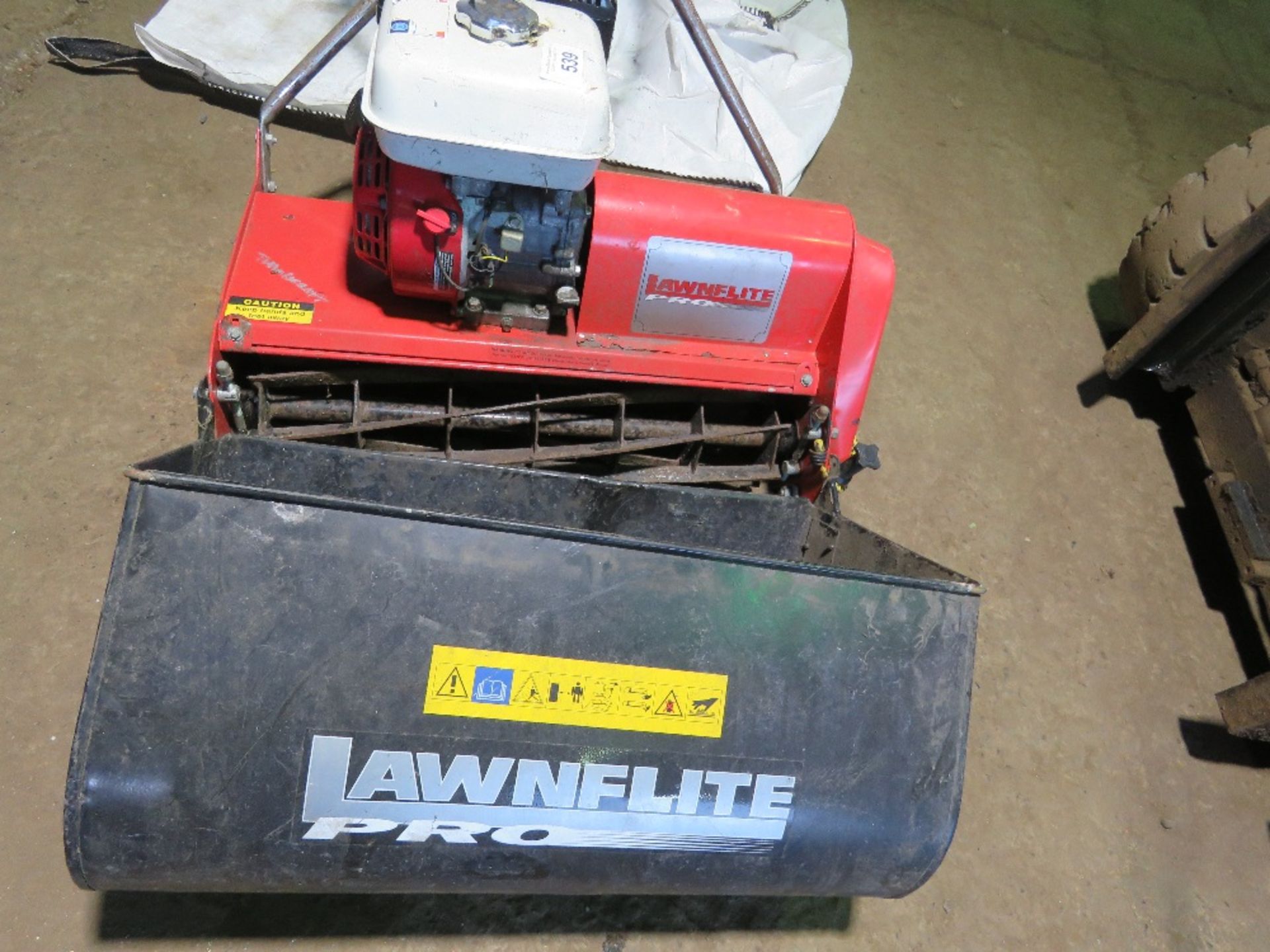 LAWNFLITIE PRO CYLINDER MOWER.