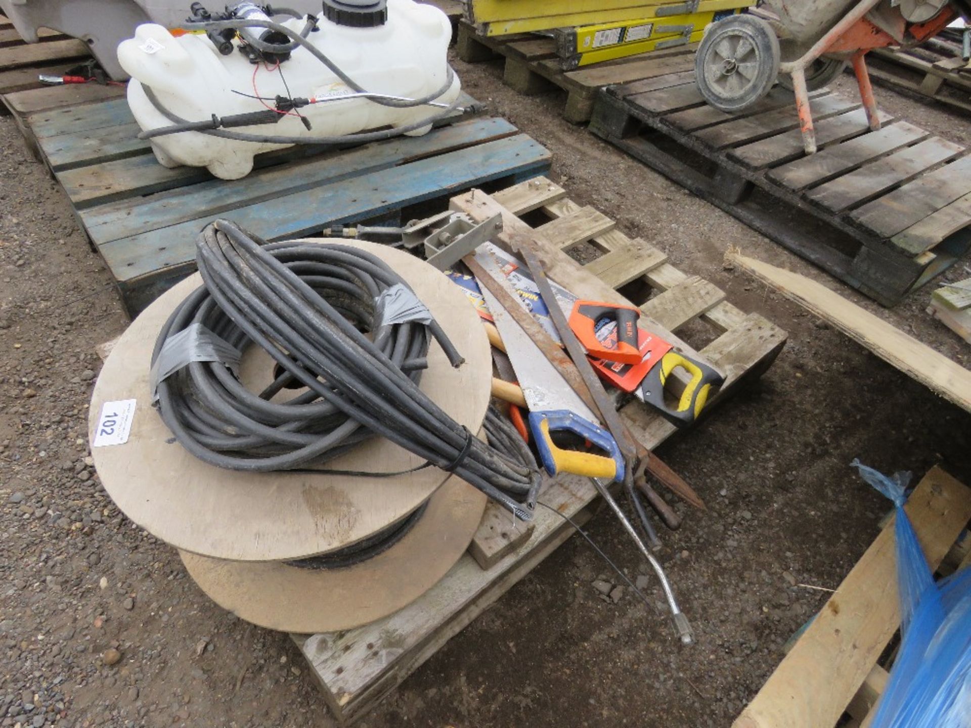 ELECTRICAL WIRE AND ASSORTED HAND TOOLS AS SHOWN. THIS LOT IS SOLD UNDER THE AUCTIONEERS MARGIN - Image 2 of 3