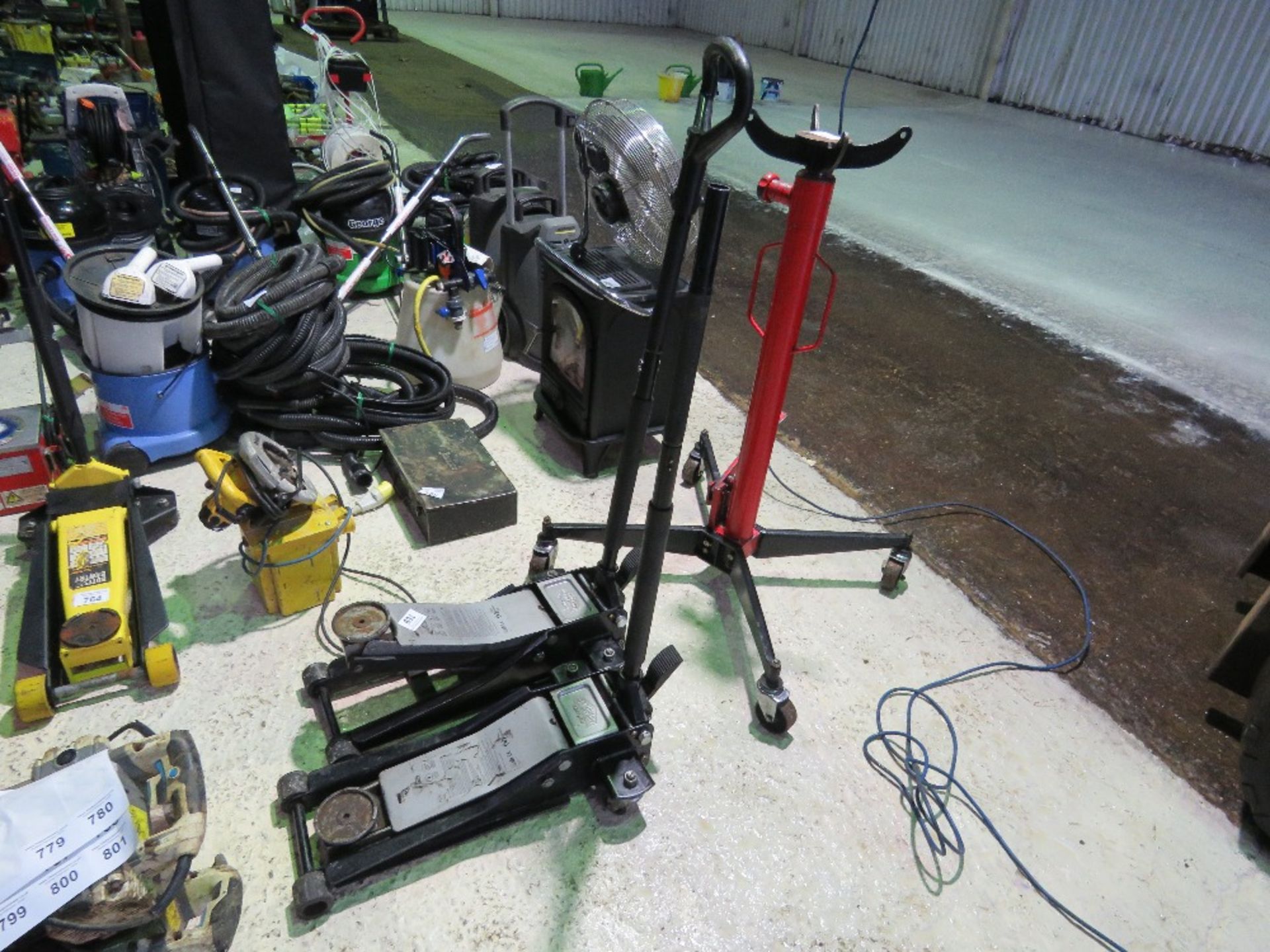 2 X TROLLEY JACKS, 3 TONNE RATED. THIS LOT IS SOLD UNDER THE AUCTIONEERS MARGIN SCHEME, THEREFORE - Image 4 of 4