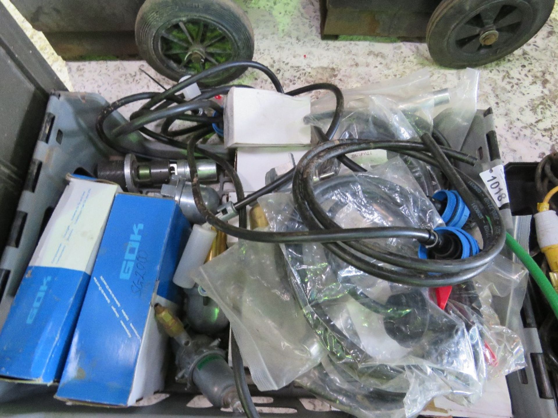 TRAY CONTAINING A LARGE AMOUNT OF DIESEL PUMPING RELATED ITEMS AND PARTS AS SHOWN. - Image 5 of 6