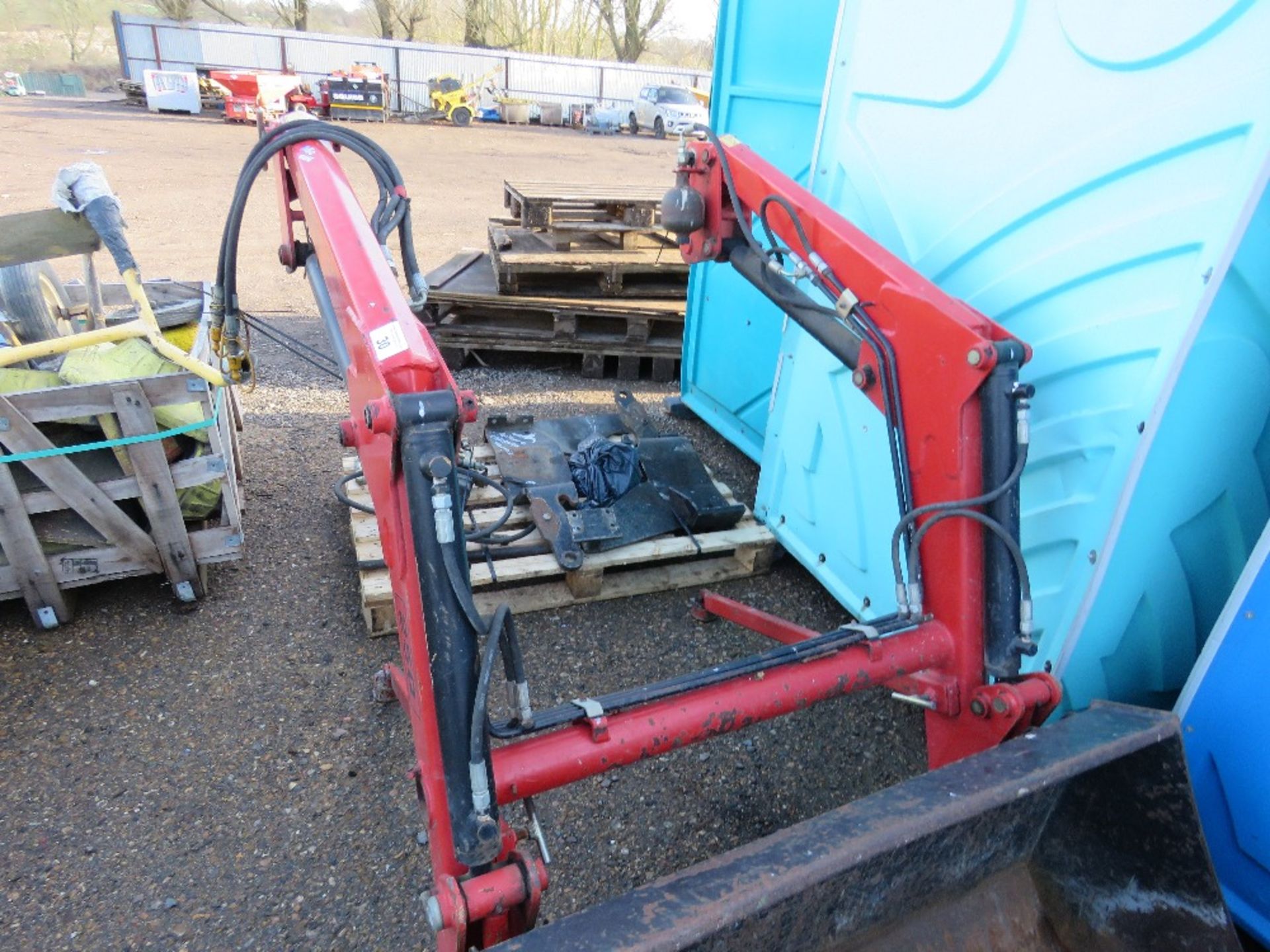 Lewis 25Q loader and bucket for compact tractor. With joystick spool valve and hydraulic piping. - Image 3 of 8