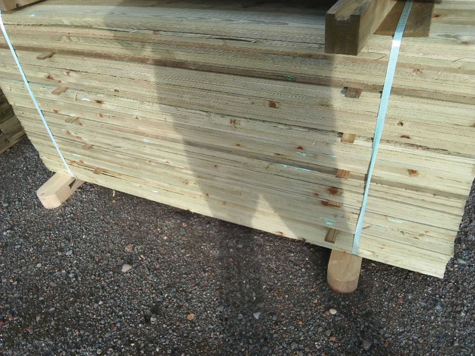 LARGE PACK OF TREATED FEATHER EDGE CLADDING TIMBER BOARDS: 1.65M LENGTH X 100MM WIDTH APPROX. - Image 3 of 3