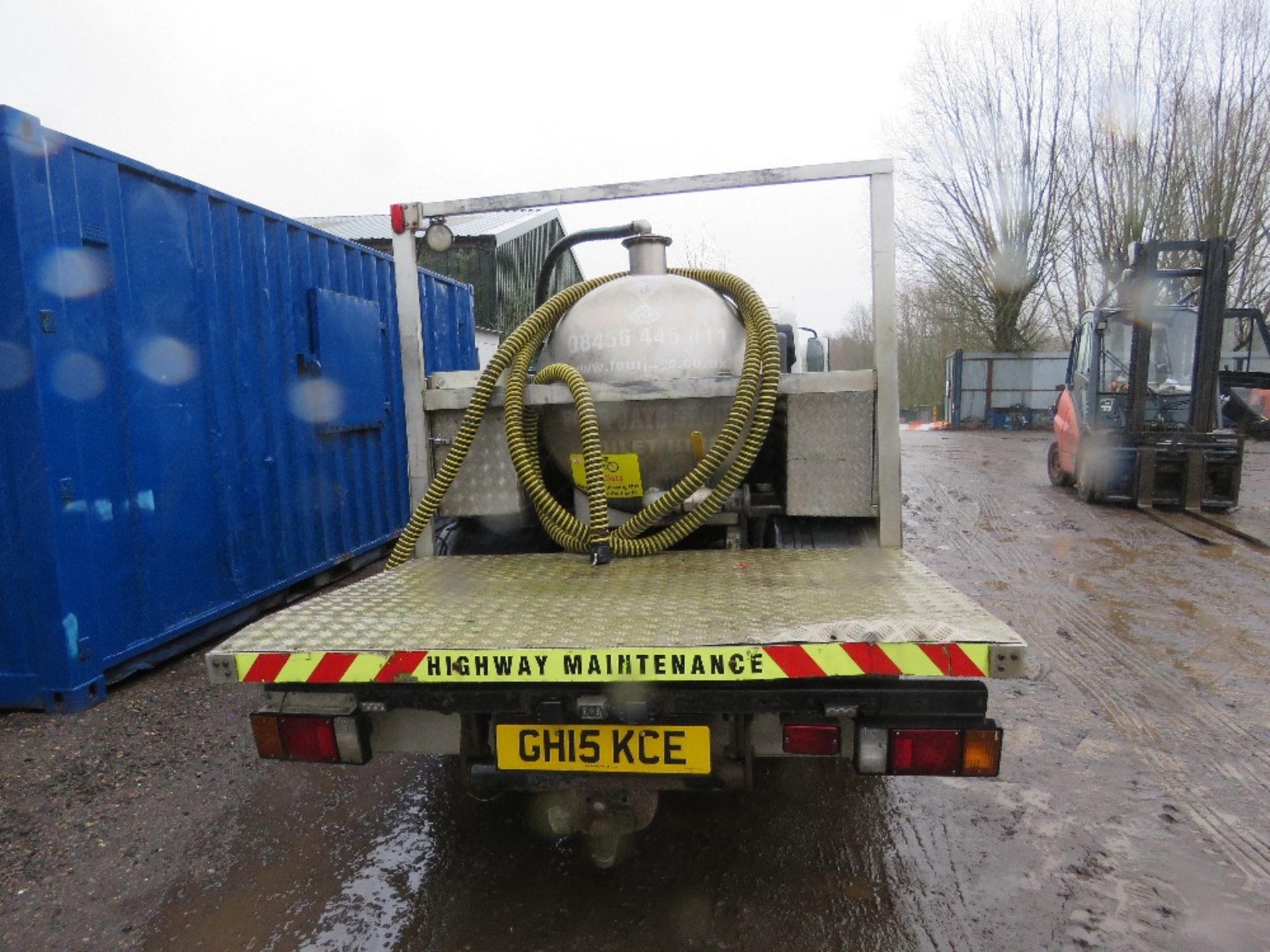 ISUZU N35.150 PORTABLE TOILET SERVICE VEHICLE TANKER TRUCK REG:GH15 KCE. 3500KG RATED CAPACITY. WITH - Image 6 of 10