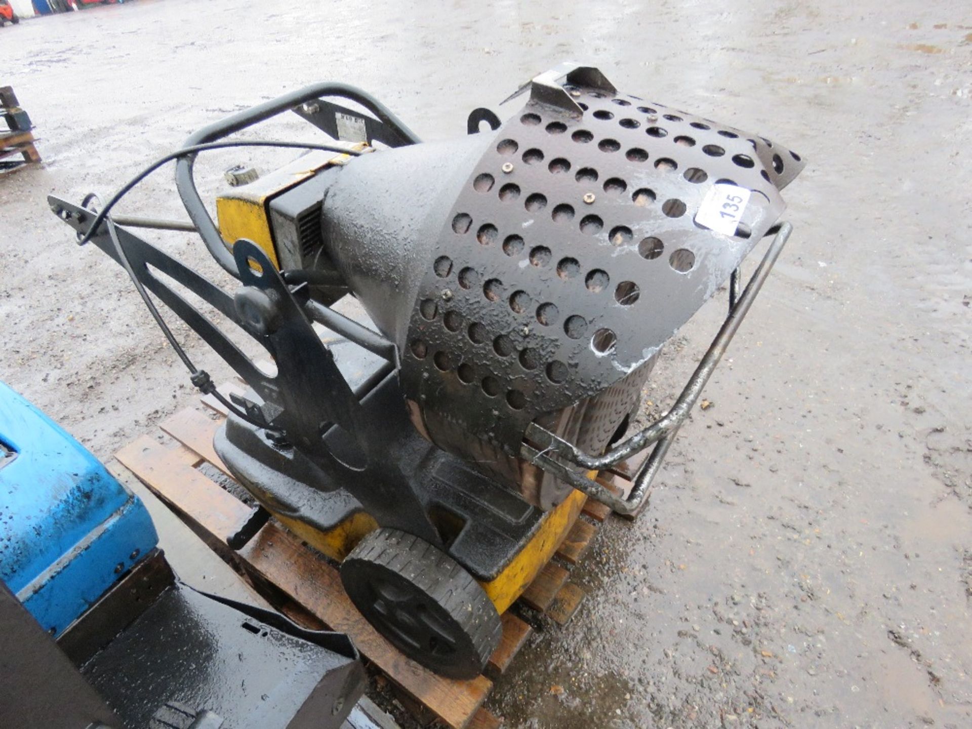 HIGH OUTPUT WORKSHOP HEATER, 240VOLT POWERED. SOURCED FROM COMPANY LIQUIDATION. - Image 2 of 4