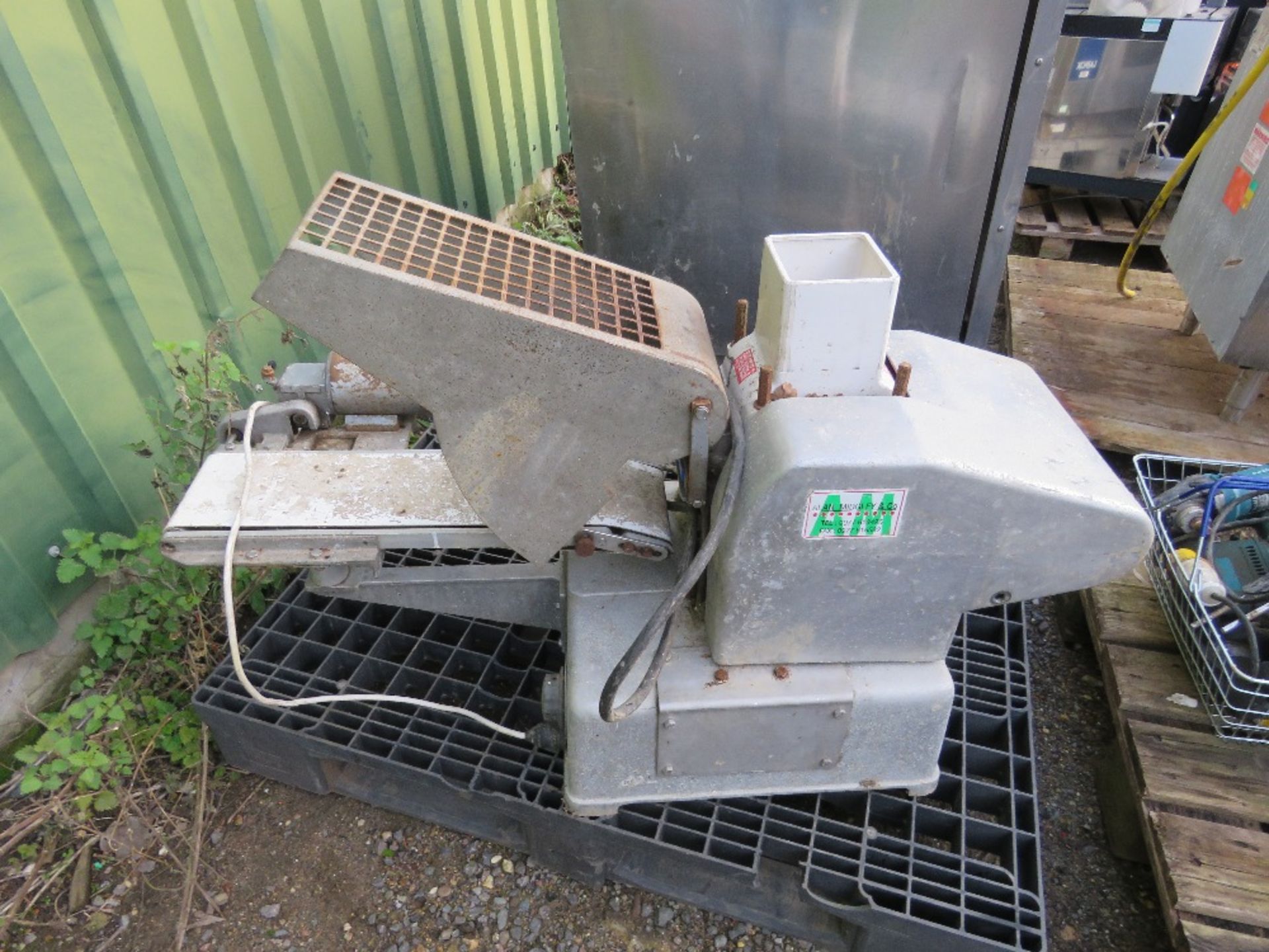 BURGER PRESSING MACHINE WITH CONVEYOR BELT. THIS LOT IS SOLD UNDER THE AUCTIONEERS MARGIN SCHEME, - Image 2 of 6