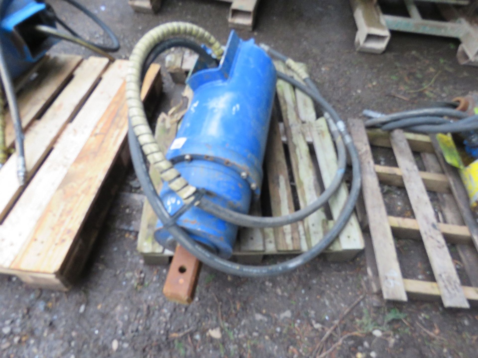 LARGE SIZED AUGER DRIVE HEAD FOR EXCAVATOR WITH 75MM SQUARE DRIVE SHAFT. - Image 2 of 3