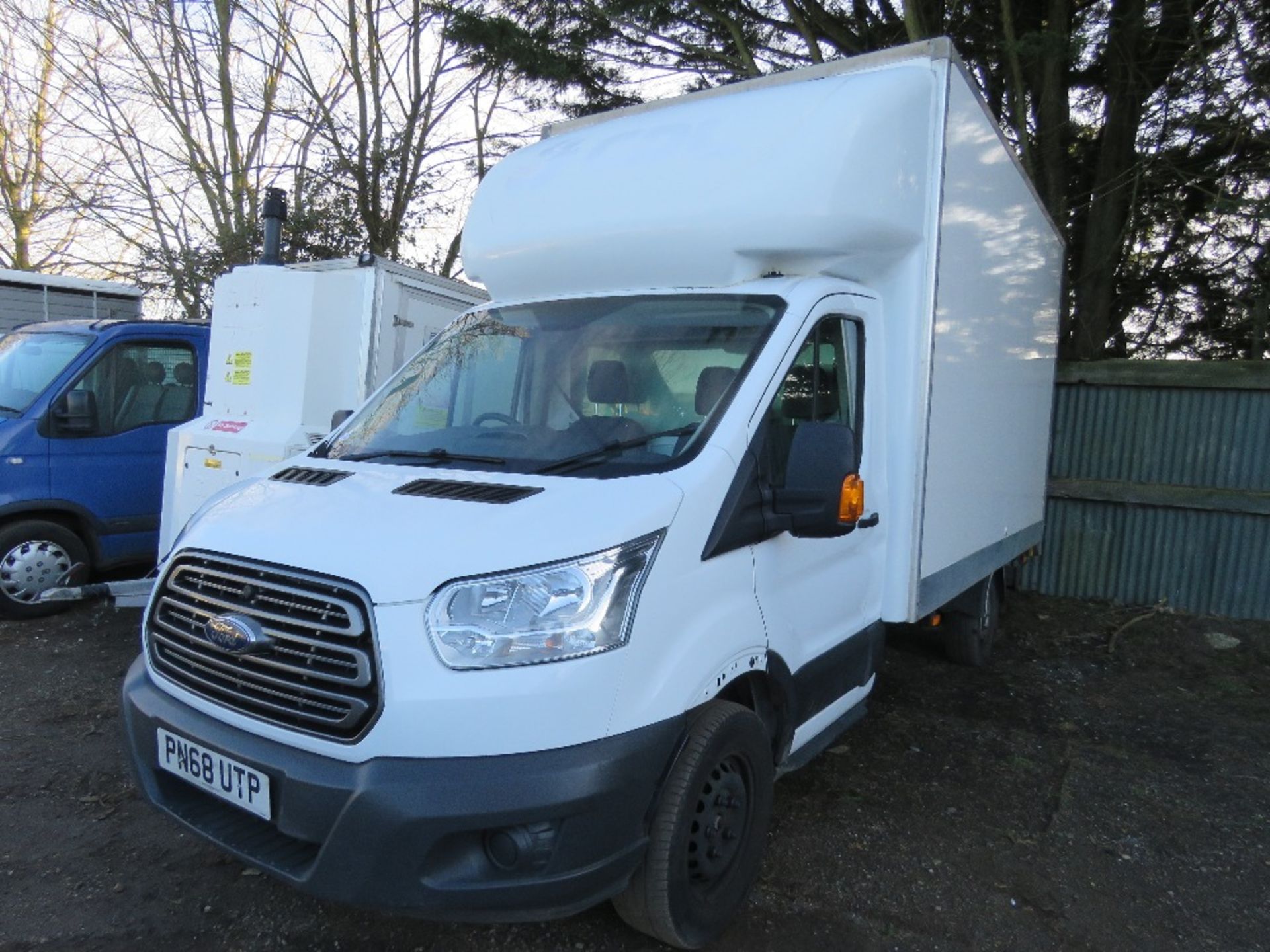 FORD TRANSIT 350 LUTON BOX VAN WITH TAIL LIFT. REG:PN68 UTP. WITH MOT UNTIL 31/10/24. V5 DOCUMENT,