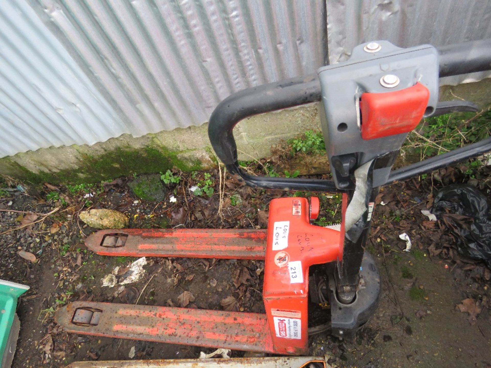 BATTERY POWERED PALLET TRUCK, CONDITION UNKNOWN. SOURCED FROM COMPANY LIQUIDATION.