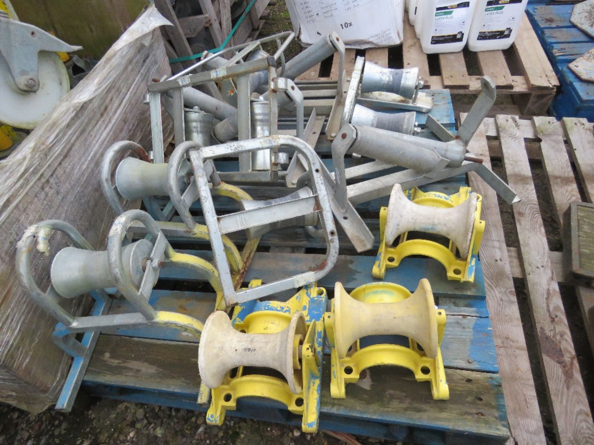 PALLET OF PIPE ROLLER STANDS. SOURCED FROM COMPANY LIQUIDATION. - Bild 2 aus 3