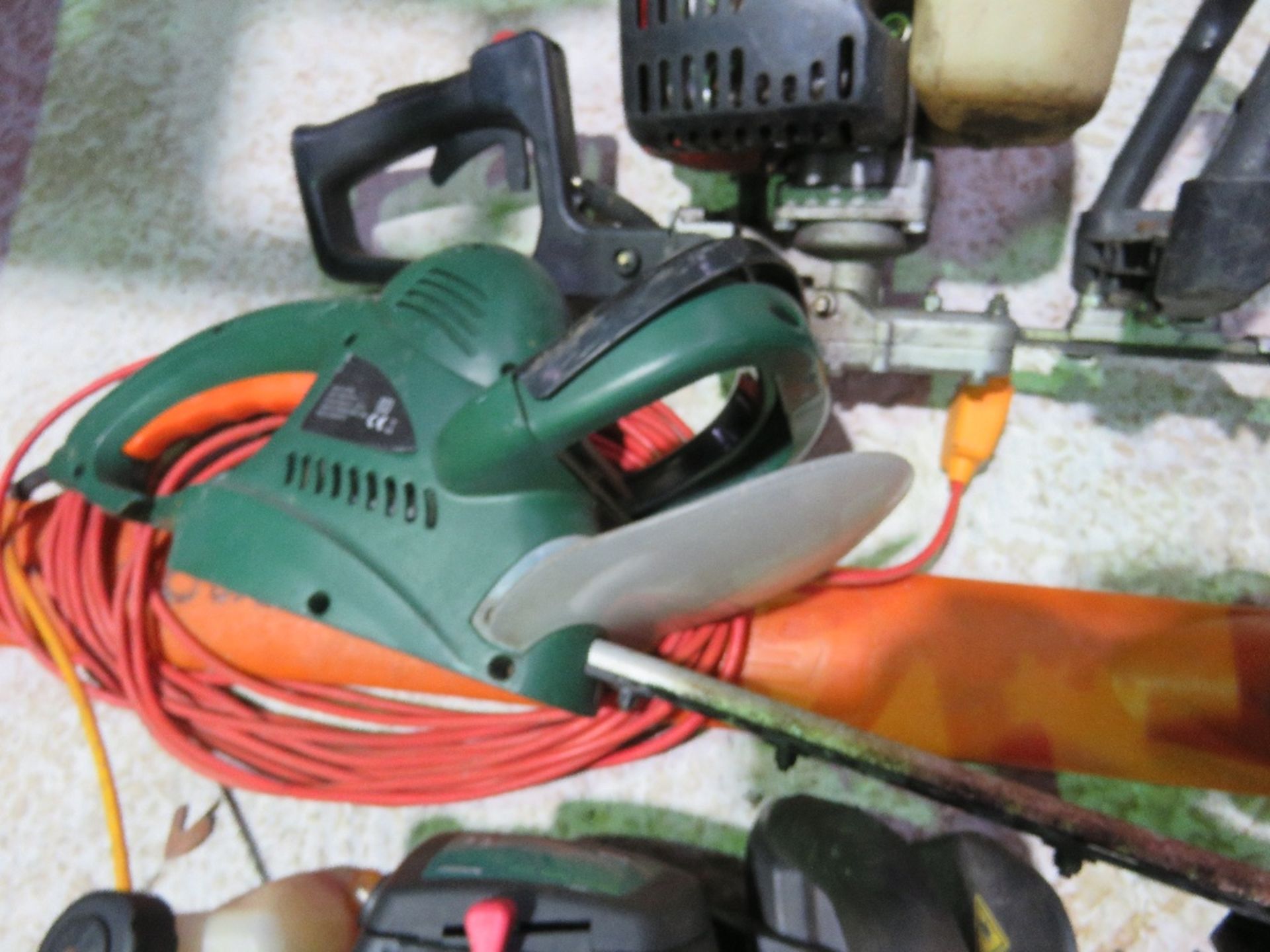 2 X PETROL HEDGE CUTTERS PLUS 2 X ELECTRIC HEDGE CUTTERS AND A CHAINSAW SHARPENER. - Image 7 of 14