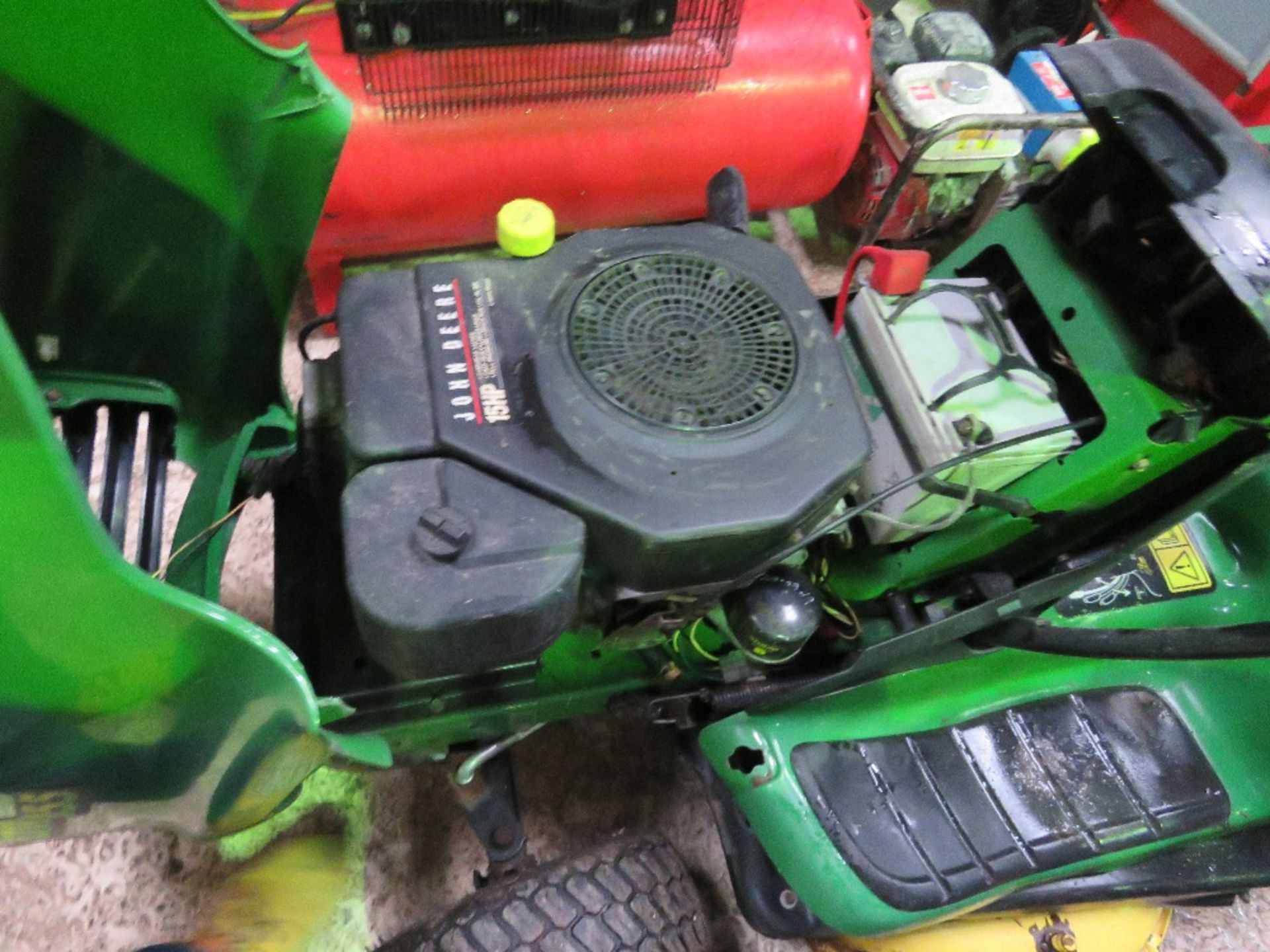 JOHN DEERE LTR155 RIDE ON LAWNMOWER. WHEN TESTED WAS SEEN TO RUN, DRIVE AND MOWER ENGAGED. ....THIS - Image 3 of 6