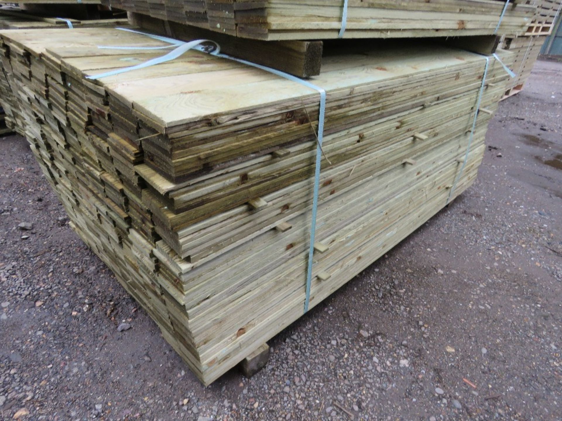 LARGE PACK OF TREATED FEATHER EDGE FENCE CLADDING TIMBER BOARDS. 1.80M LENGTH X 100MM WIDTH APPROX. - Image 4 of 4