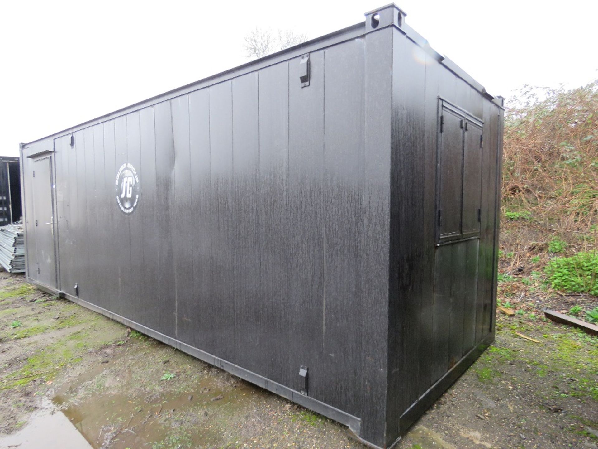 SECURE PORTABLE SITE OFFICE CONTAINER 24FT X 8FT APPROX. . SOURCED FROM COMPANY LIQUIDATION. - Image 2 of 8