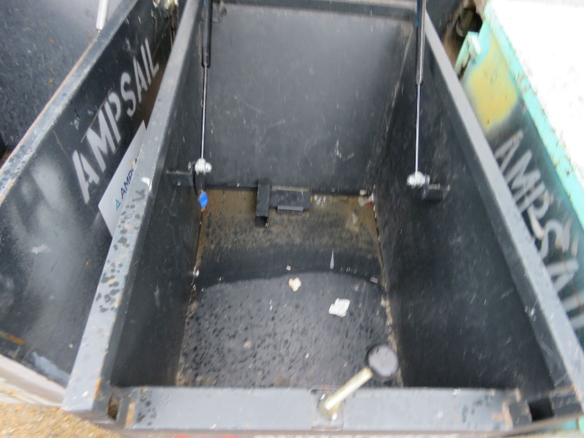 ARMORGARD HEAVY DUTY TOOL BOX BARROW UNLOCKED WITH KEYS AS SHOWN. SOURCED FROM COMPANY LIQUIDATION. - Image 2 of 2