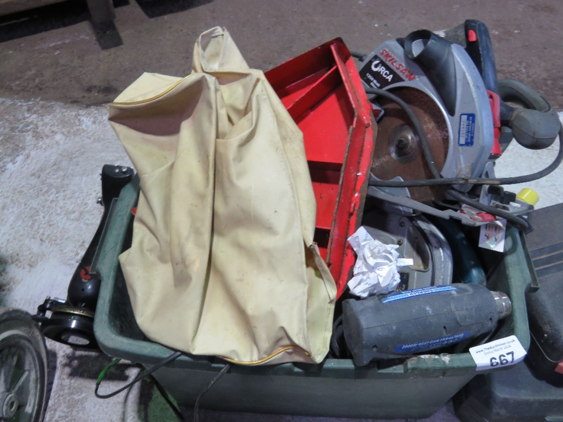 BOX OF POWER TOOLS AND SUNDRIES PLUS A SEWING MACHINE. THIS LOT IS SOLD UNDER THE AUCTIONEERS MAR