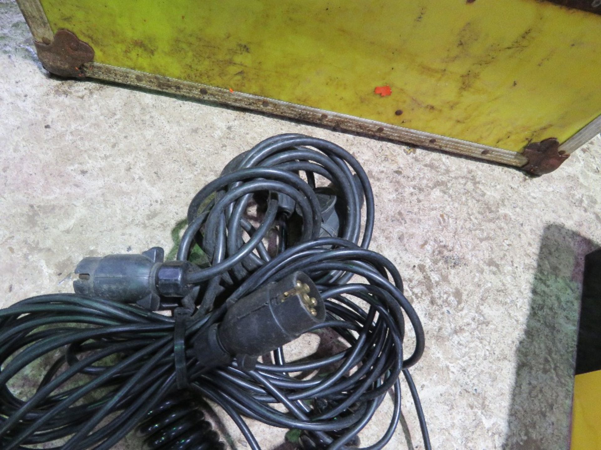 MAGNETIC TRAILER LIGHTS....THIS LOT IS SOLD UNDER THE AUCTIONEERS MARGIN SCHEME, THEREFORE NO VAT WI - Image 3 of 4