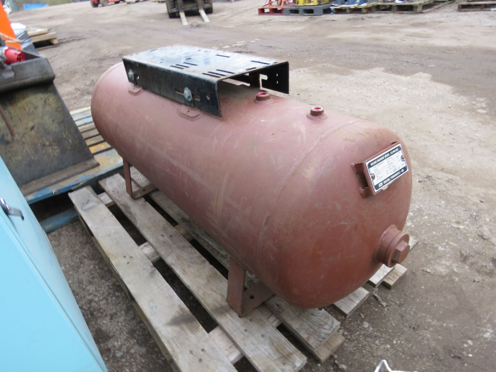 AIR RECEIVER TANK. - Image 3 of 4